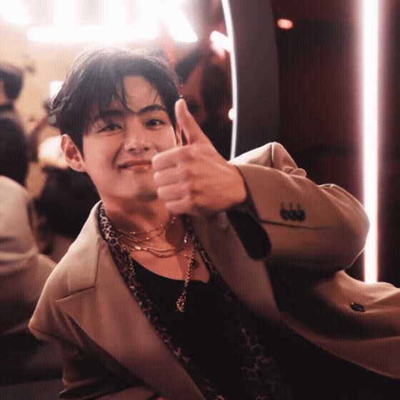 今日の最愛ドルで輝くV (BTS)の代表写真