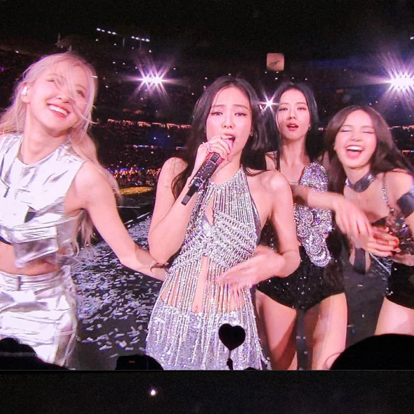 Today's Most Loved BLACKPINK