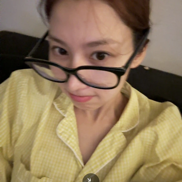 Foto Populer Penuh Cinta untuk Sana (TWICE)