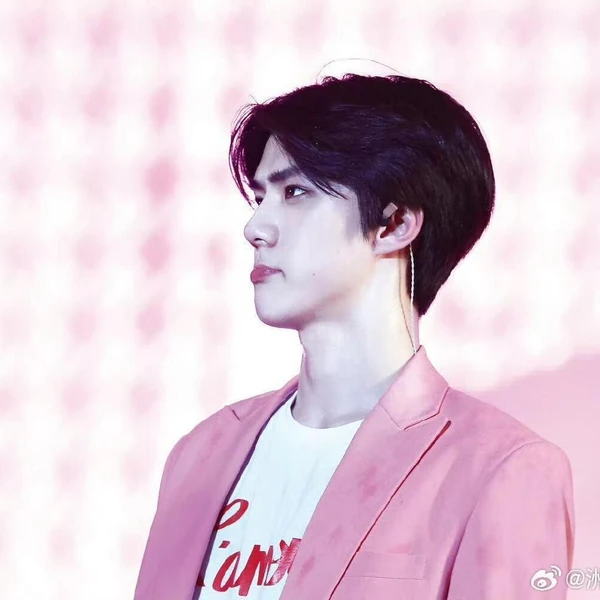 오늘 가장 사랑받은 세훈 (EXO)의 모습