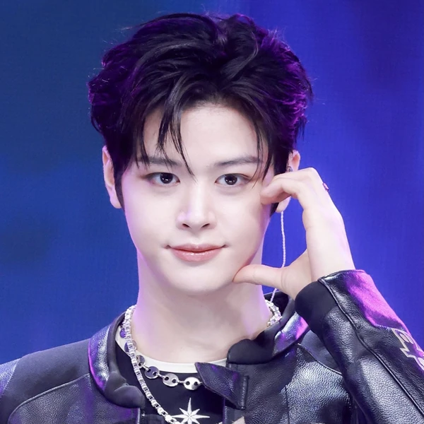 充满粉丝爱意的马靖翔 (CLOSE YOUR EYES)人气照片