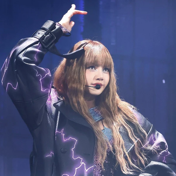 Today's Most Loved Lisa (BLACKPINK)