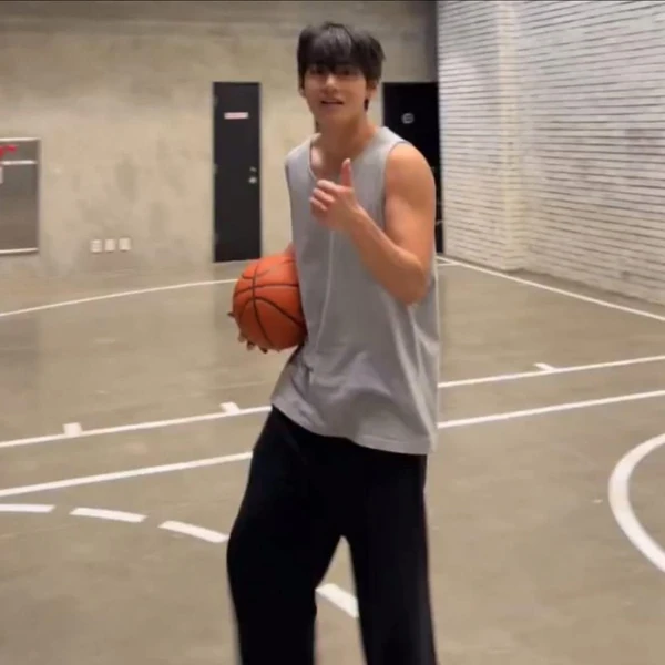 Foto Populer Penuh Cinta untuk V (BTS)