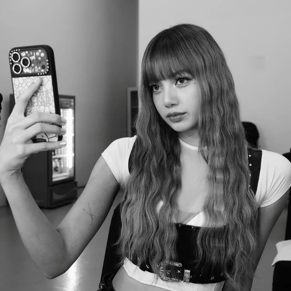 리사 (BLACKPINK) 팬심 가득한 인기 사진