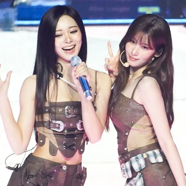 Foto Populer Penuh Cinta untuk TWICE