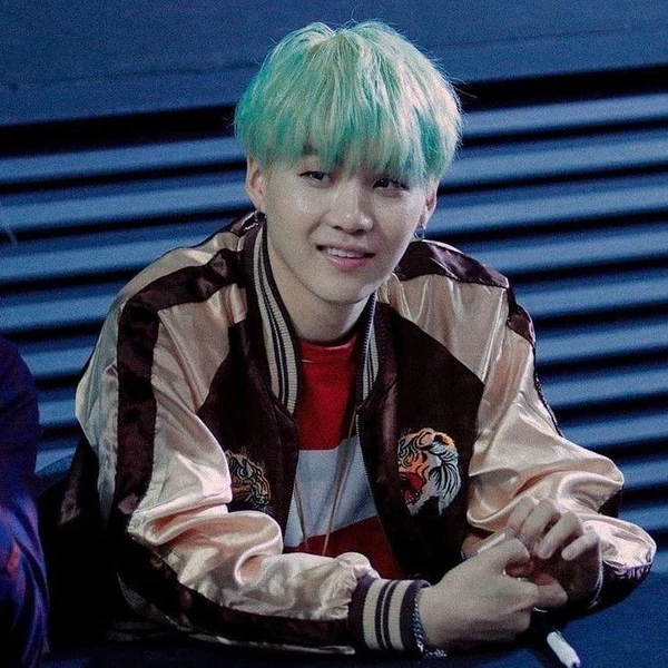 슈가 (방탄소년단) 팬심 가득한 인기 사진