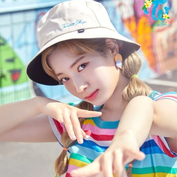 오늘 가장 사랑받은 다현 (TWICE)의 모습