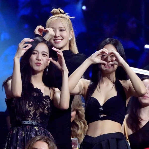 오늘 가장 사랑받은 제니 (BLACKPINK)의 모습