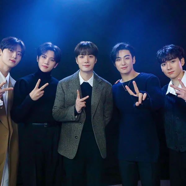 뉴이스트 팬심 가득한 인기 사진