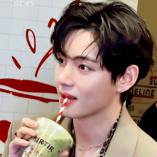 Penampilan V (BTS) yang Paling Dicintai Hari Ini