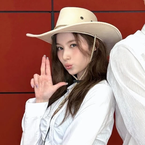 사나 (TWICE) 팬심 가득한 인기 사진