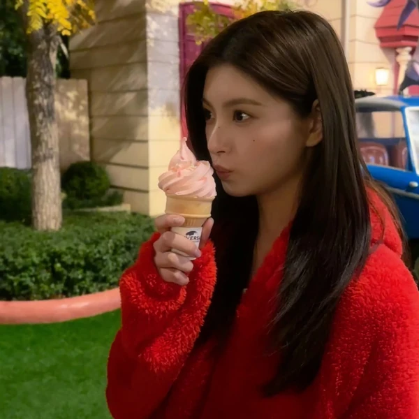 Foto Populer Penuh Cinta untuk Yiren