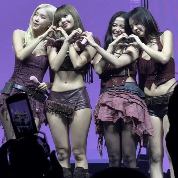 Today's Most Loved BLACKPINK