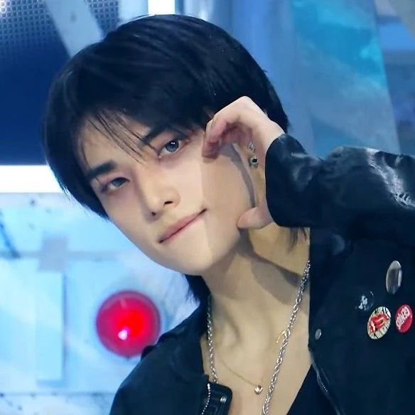 Foto profil Hyunjin (Stray Kids) terpopuler hasil voting