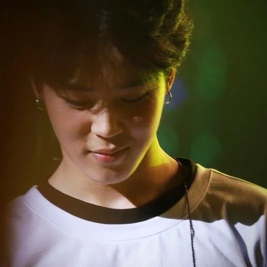 오늘 가장 사랑받은 지민 (방탄소년단)의 모습