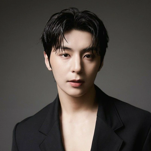 오늘 가장 사랑받은 Y (골든차일드)의 모습