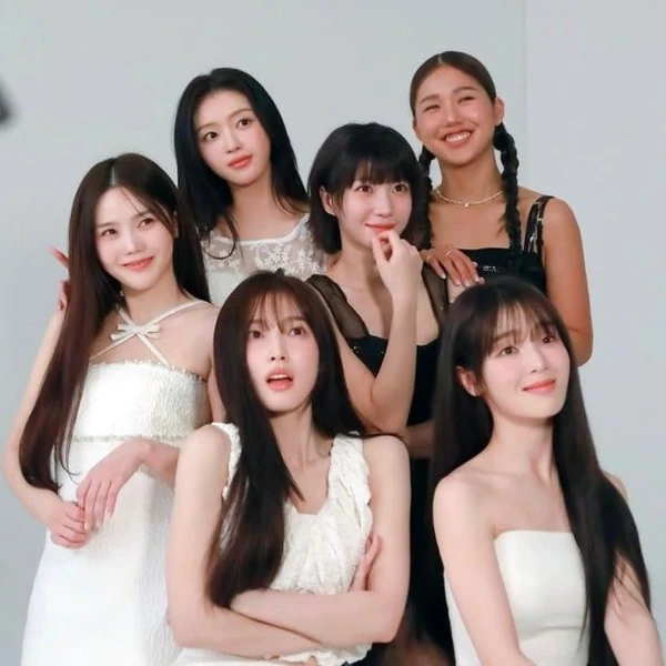 Top Photo Full of OH MY GIRL Love