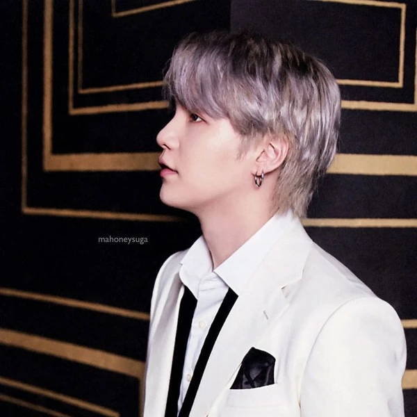 오늘 가장 사랑받은 슈가 (방탄소년단)의 모습