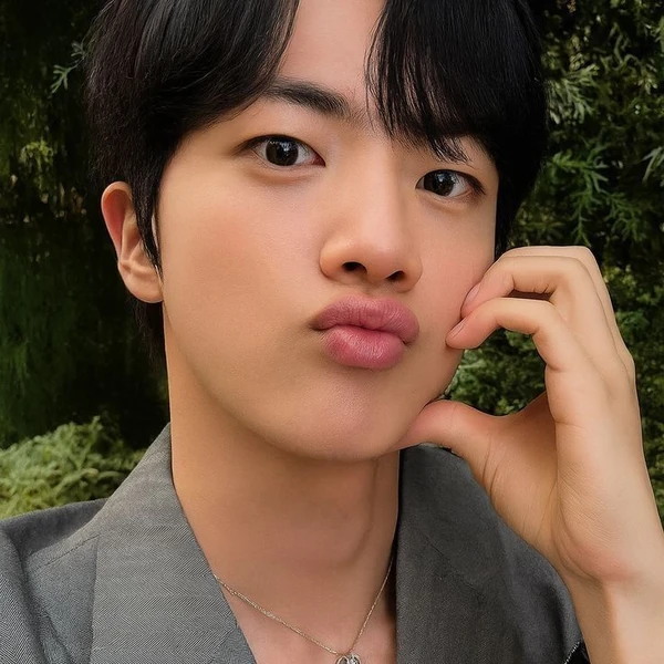 Momen Terbaik Jin (BTS) Pilihan Penggemar