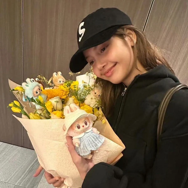 리사 (BLACKPINK) 팬심 가득한 인기 사진