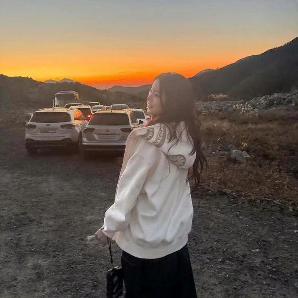 今日最も愛されたイ・スジン (Weeekly)の姿