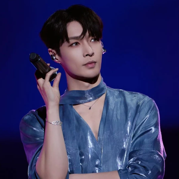 Foto Populer Penuh Cinta untuk Lay (EXO)