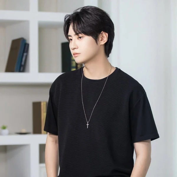 Foto Populer Penuh Cinta untuk Lee Jinhyuk
