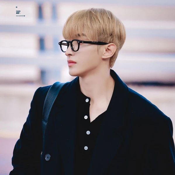 Foto Populer Penuh Cinta untuk DK (SEVENTEEN)