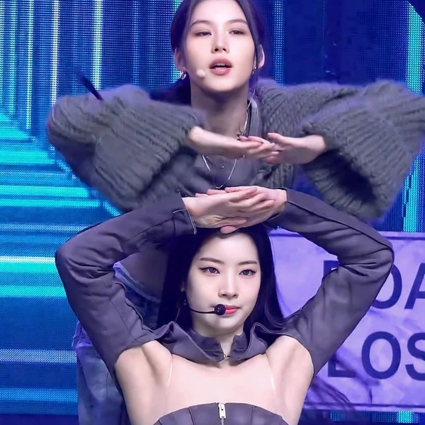 Penampilan TWICE yang Paling Dicintai Hari Ini