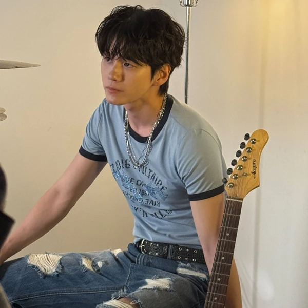 充滿粉絲愛意的邕聖祐人氣照片