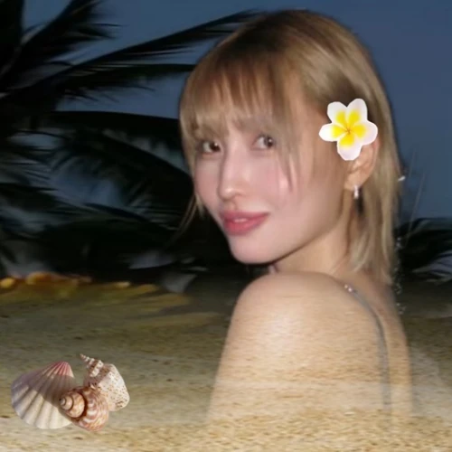 오늘 가장 사랑받은 모모 (TWICE)의 모습