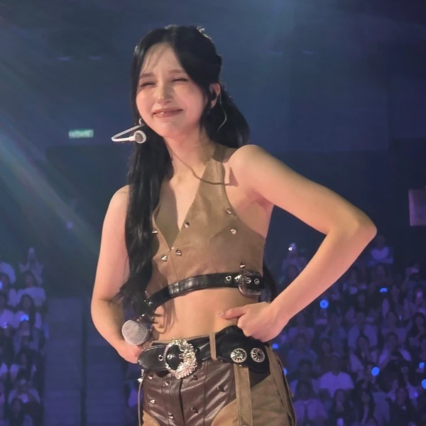 Foto Populer Penuh Cinta untuk Mina (TWICE)