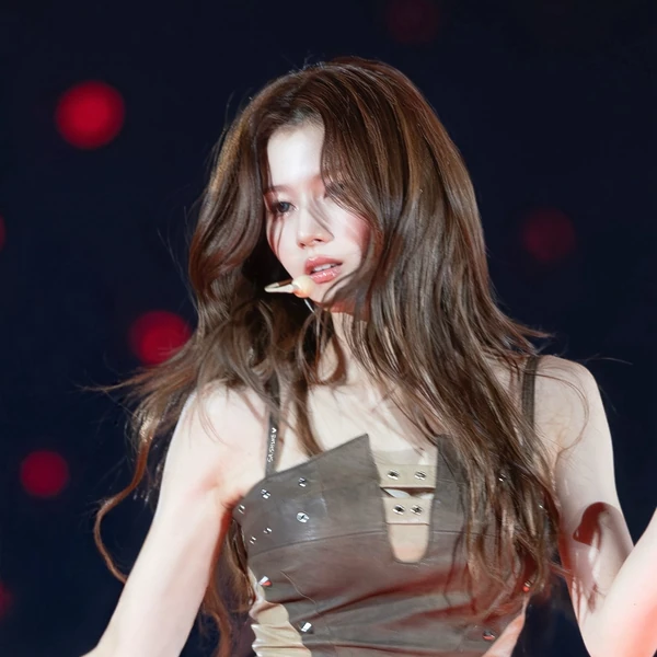 充满粉丝爱意的Sana (TWICE)人气照片