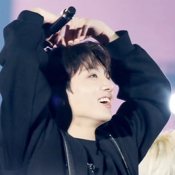 오늘 가장 사랑받은 정국 (방탄소년단)의 모습