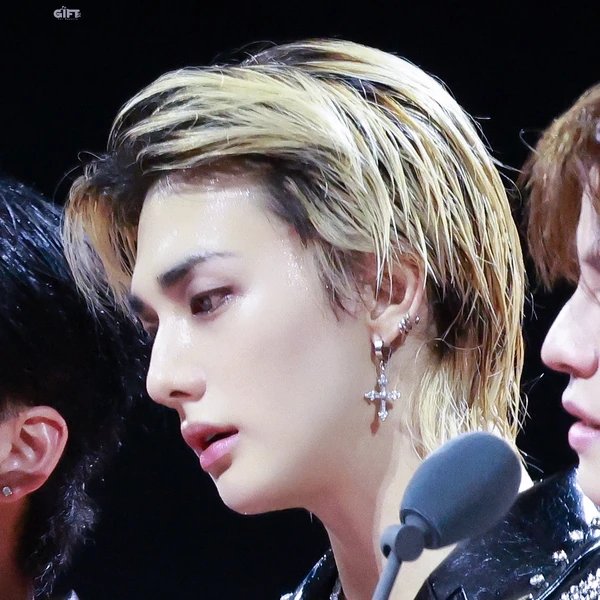 팬들이 사랑하는 현진 (Stray Kids)의 인기 프로필 사진