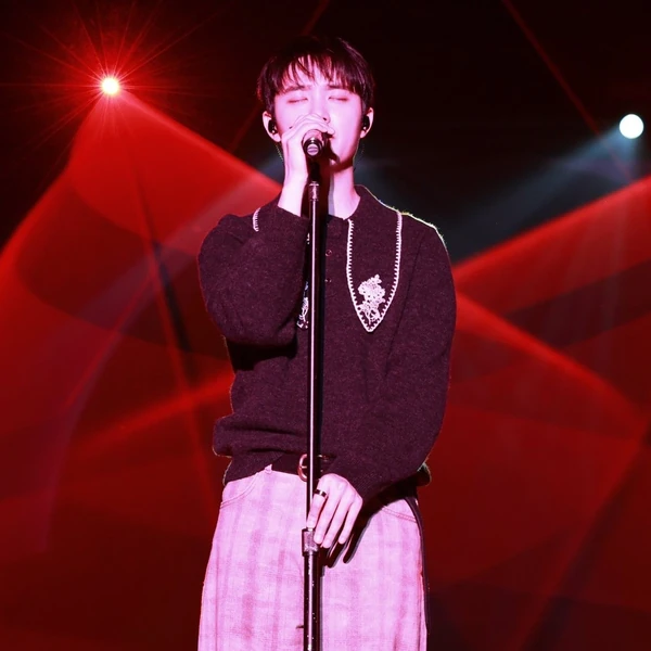 Today's Most Loved D.O. (EXO)