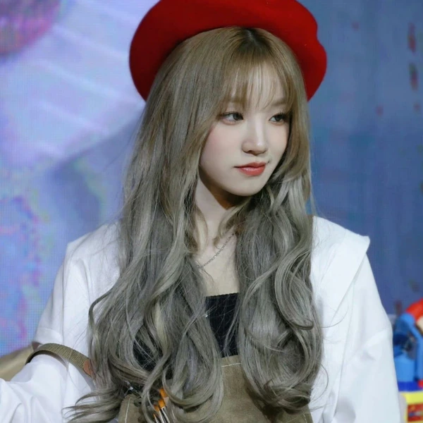 Foto Populer Penuh Cinta untuk Yuqi (i-dle)