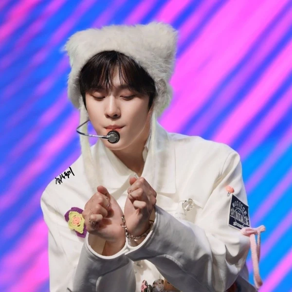 Today's Most Loved Kim Wooseok