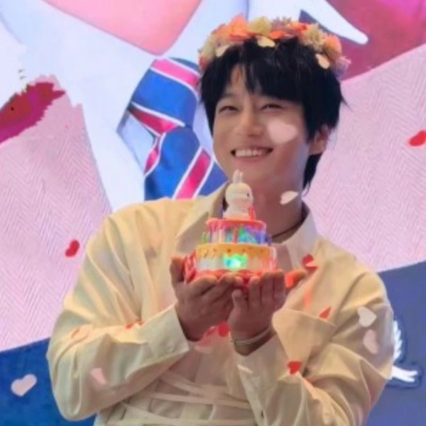 Postingan banner juara 1 Hwang Chiyeol buatan penggemar