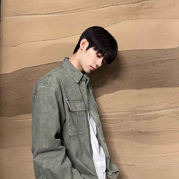 Today's Most Loved Park Jihoo (EVNNE)