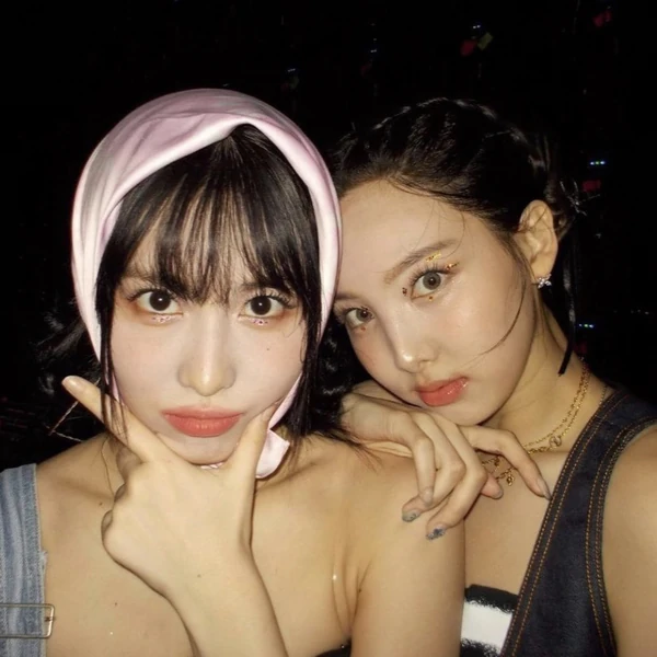 모모 (TWICE) 팬심 가득한 인기 사진