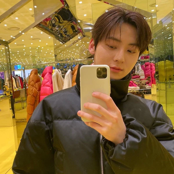 Top Photo Full of Hwang Minhyun Love