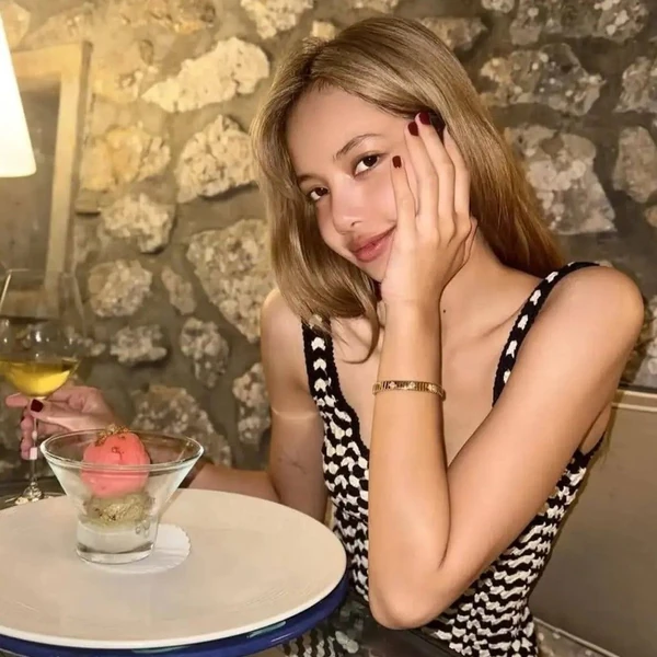 오늘 가장 사랑받은 리사 (BLACKPINK)의 모습