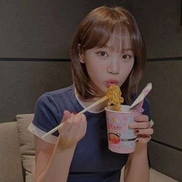 Top Photo Full of Kim Chaewon (LE SSERAFIM) Love