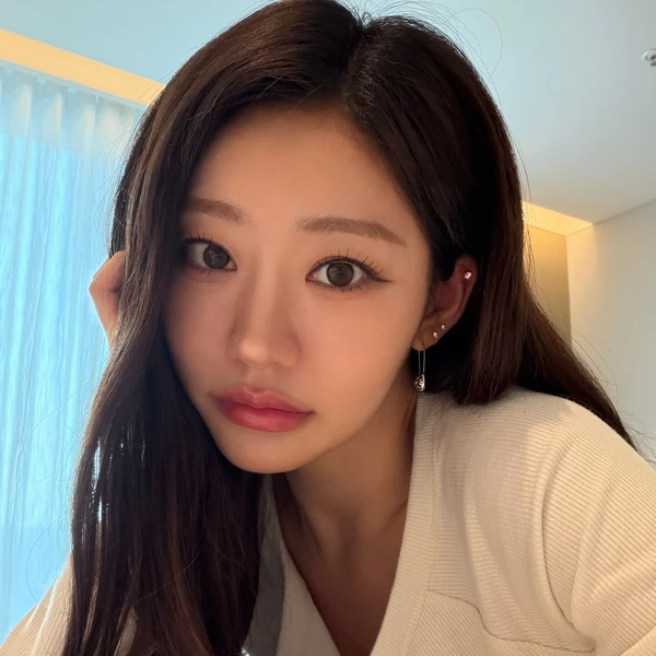 Today's Most Loved Julie (KISS OF LIFE)