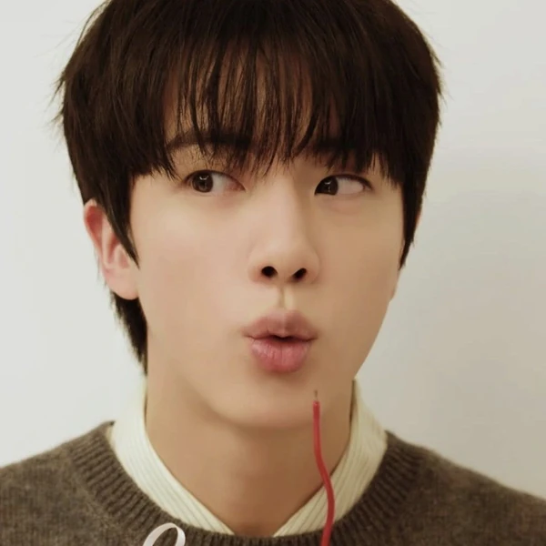 Penampilan Jin (BTS) yang Paling Dicintai Hari Ini