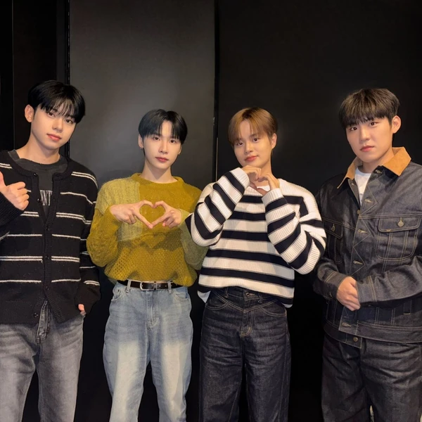 Top Photo Full of AB6IX Love