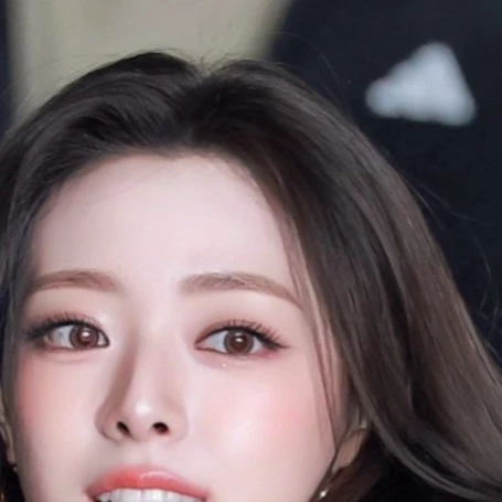오늘 가장 사랑받은 유나 (ITZY)의 모습