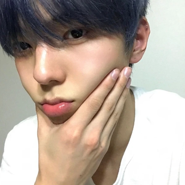 Signature photo of LEEJEONG (WHIB) capturing their charm