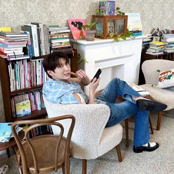 Signature photo of VIXX capturing their charm